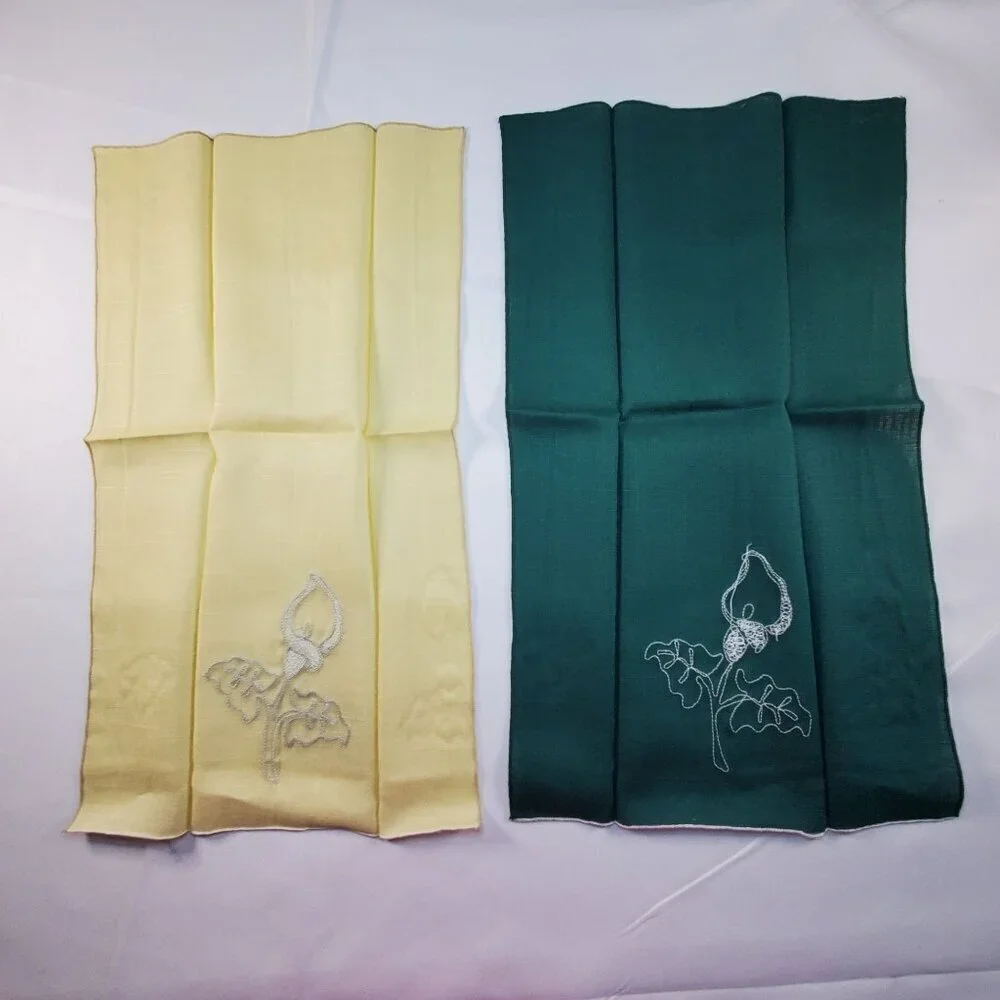 Vintage Calla lily flower Linen Embroidered Tea Towels Yellow & Green Set Of 2